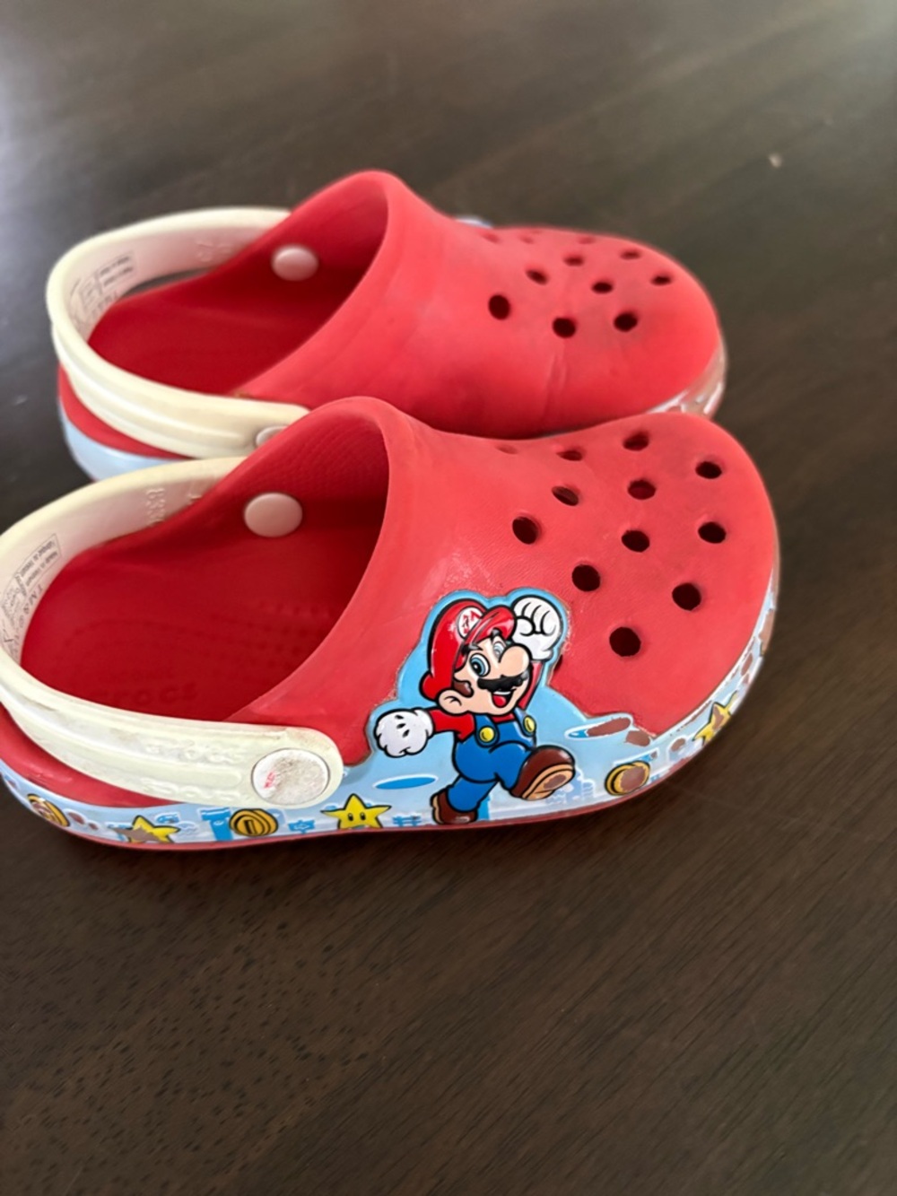 Super Mario Crocs - Picture 2 of 6